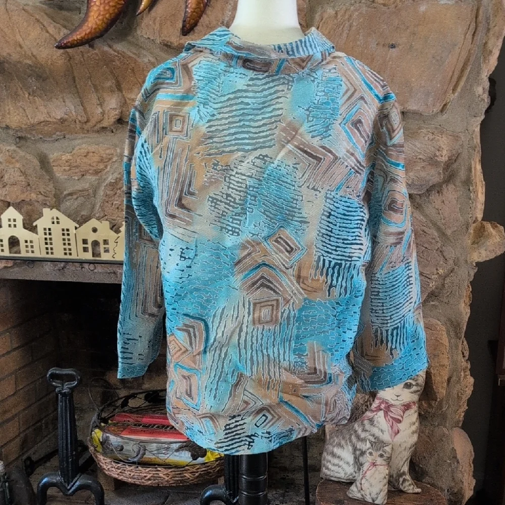 Abstract Patterned Button-Up Shirt - Picture 3 of 5